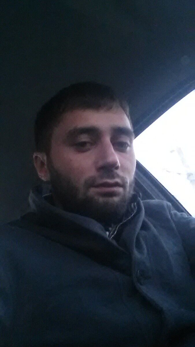  9352811  Abu, 38 ,    