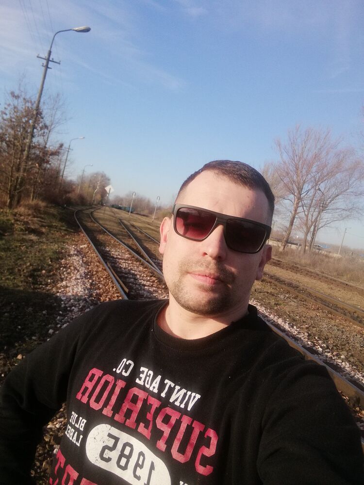  27066521  Artem, 40 ,    