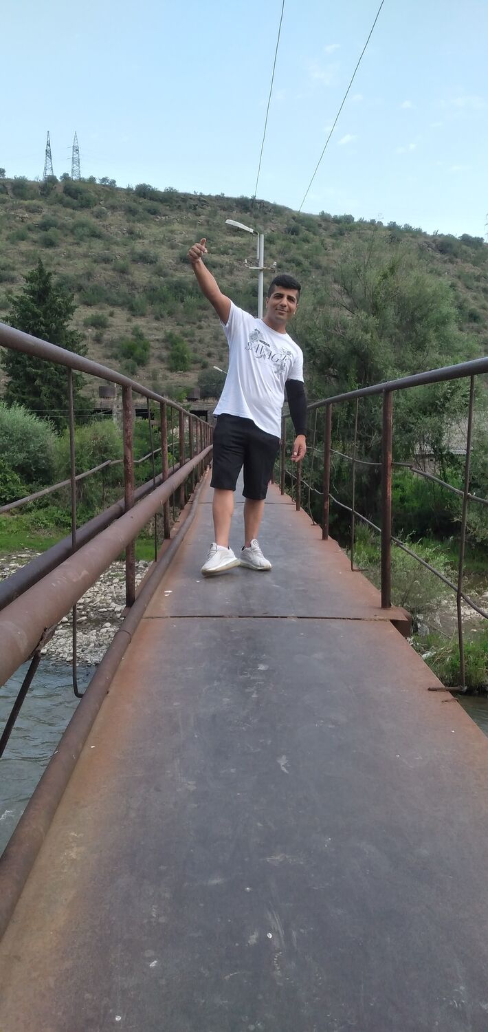  23610871  Hesam, 36 ,    