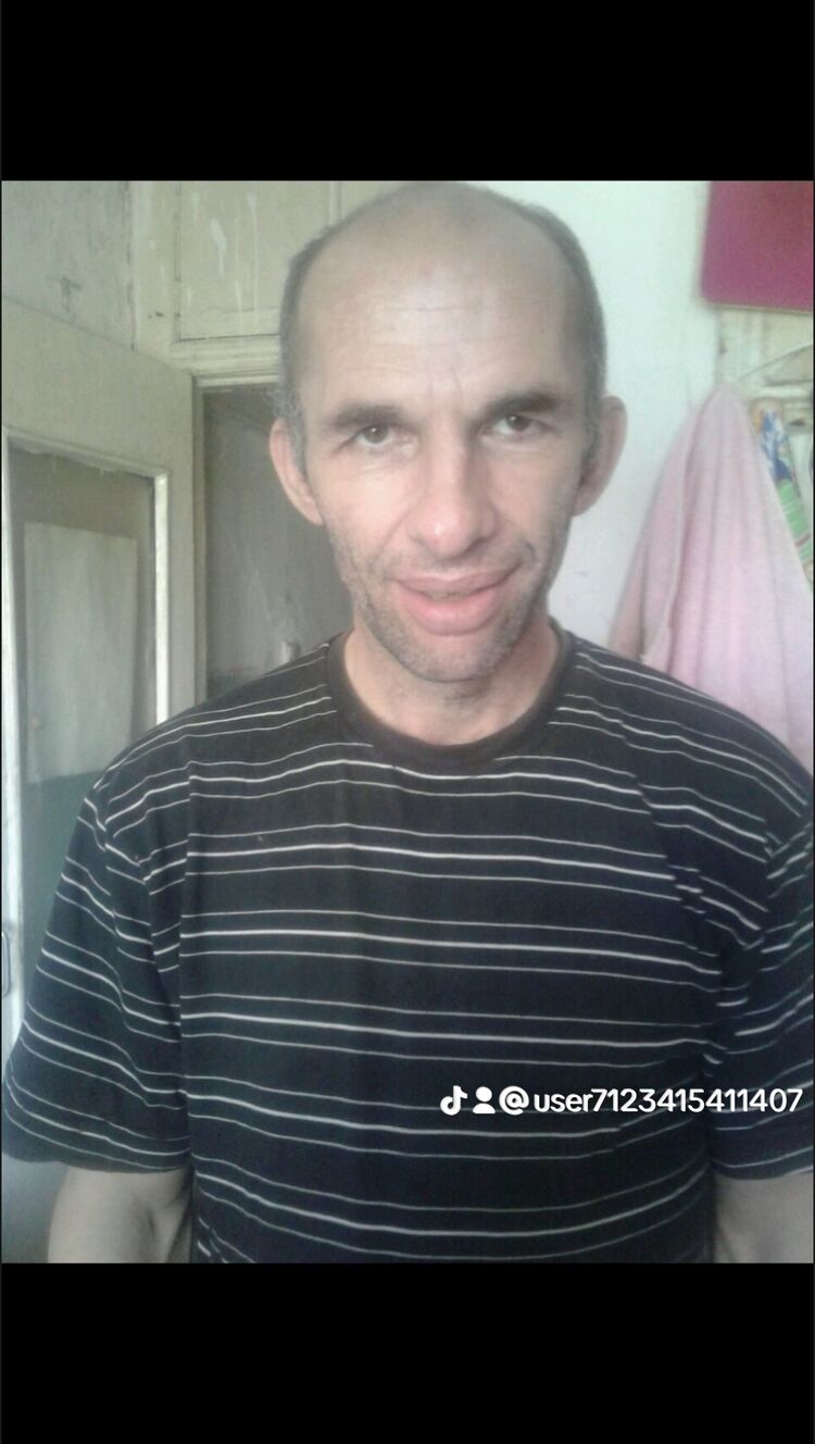  44023201  Oleg, 52 ,    