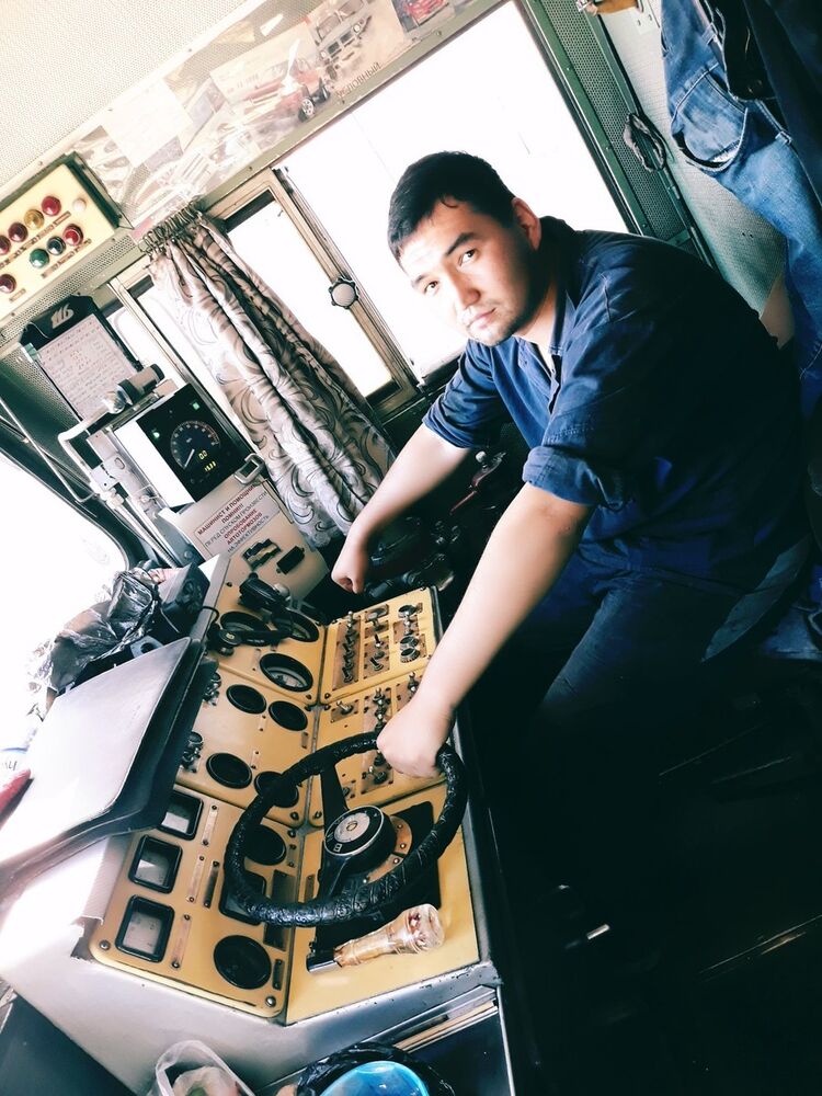  ,   Oybek, 26 ,   