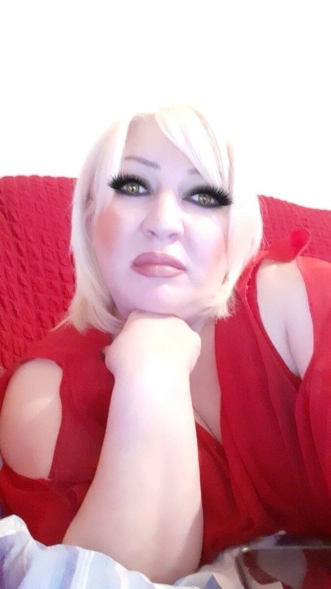  19393391  Ilona, 38 ,    