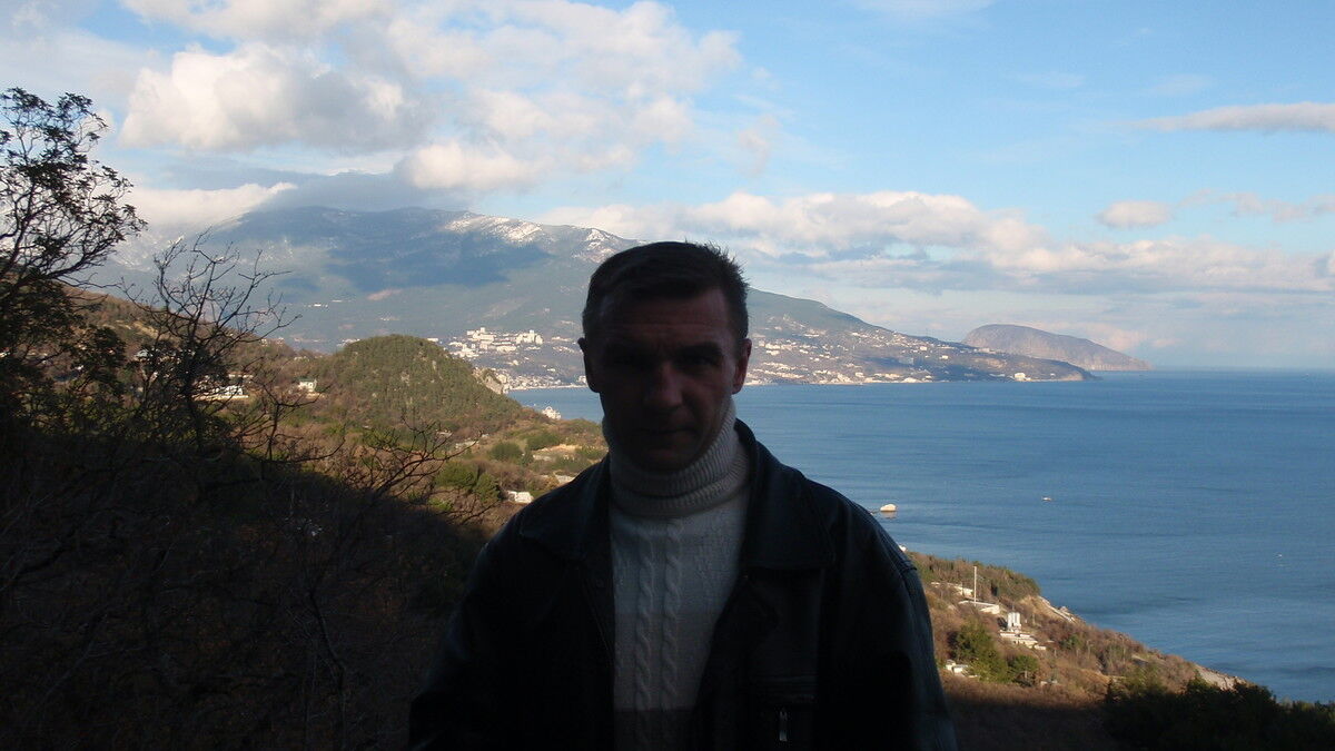  4077801  Viktor, 48 ,    