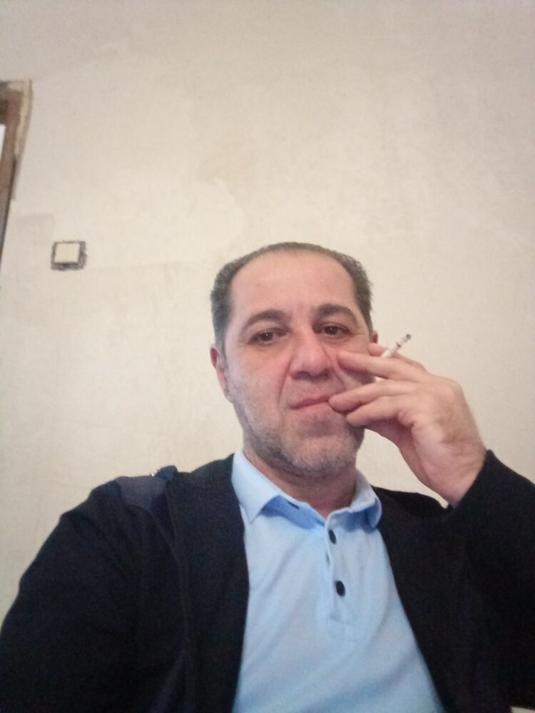  ,   Artur, 52 ,   ,   