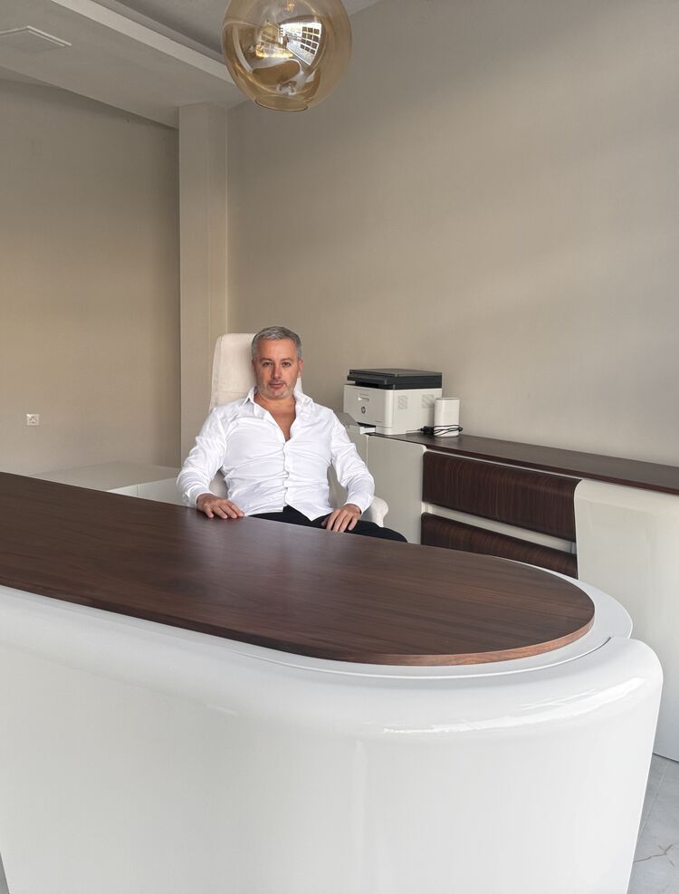  51409351  Ivaylo, 40 ,    