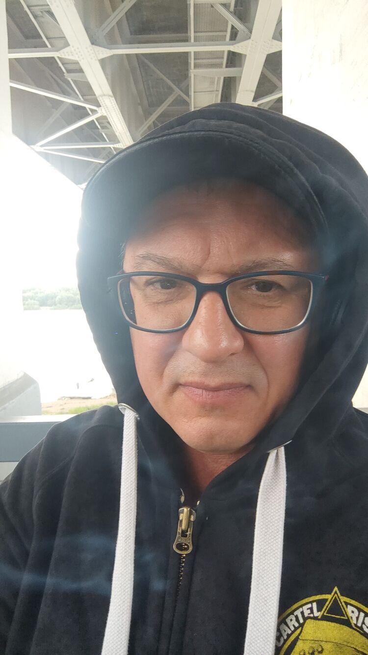  54552851  Vadim, 53 ,    