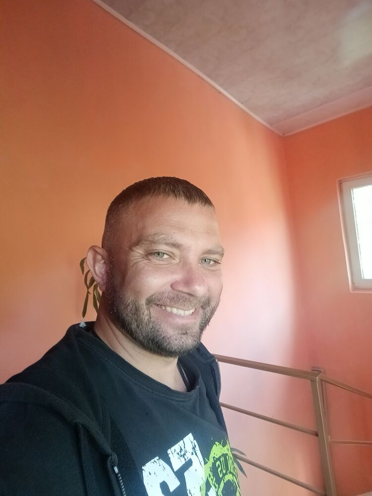  ,   Denis, 39 ,   ,   