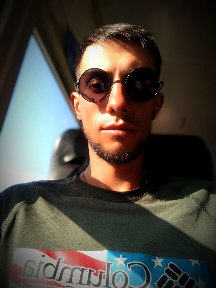  37283151  Artur, 29 ,    