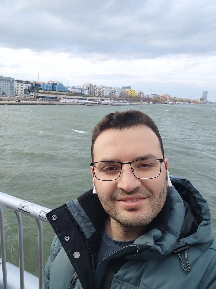  45210081  Yuosef, 33 ,    