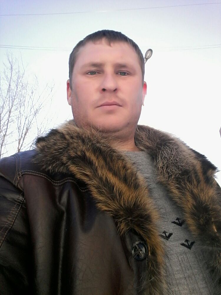  ,   Anatoly, 37 ,   c 
