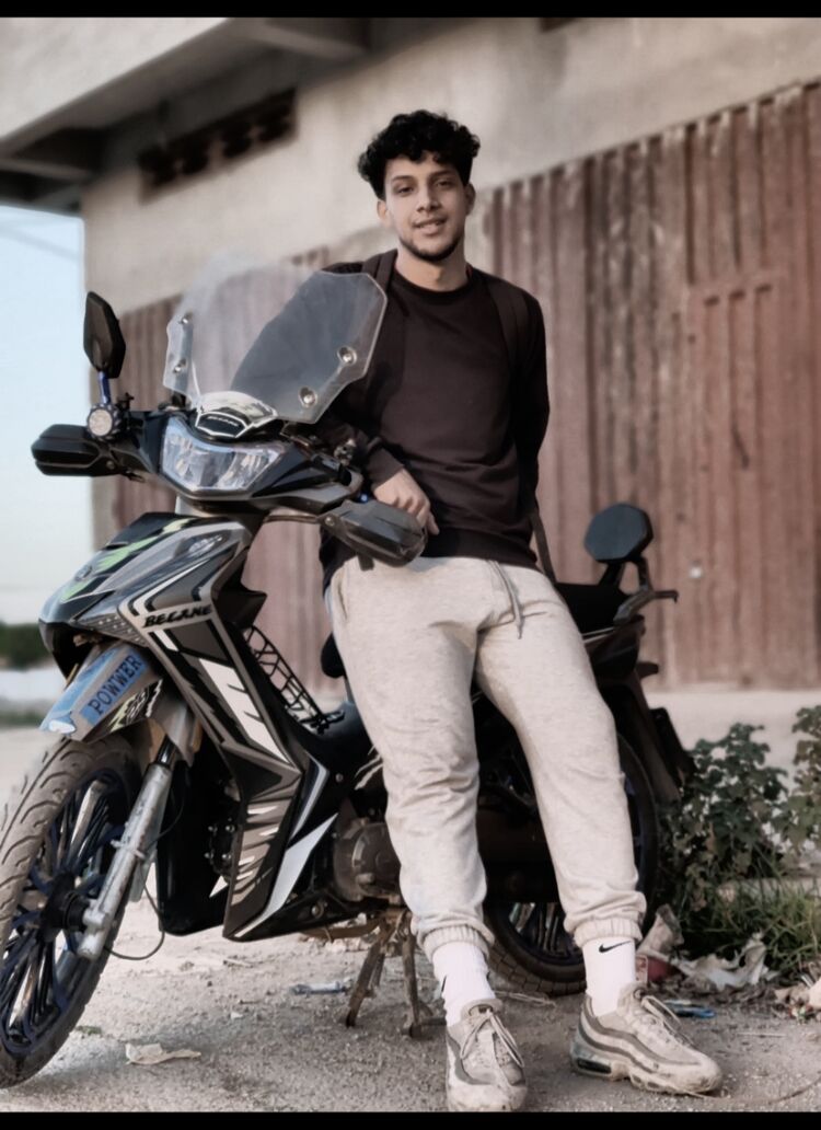  --,   Hassan, 21 ,   ,   