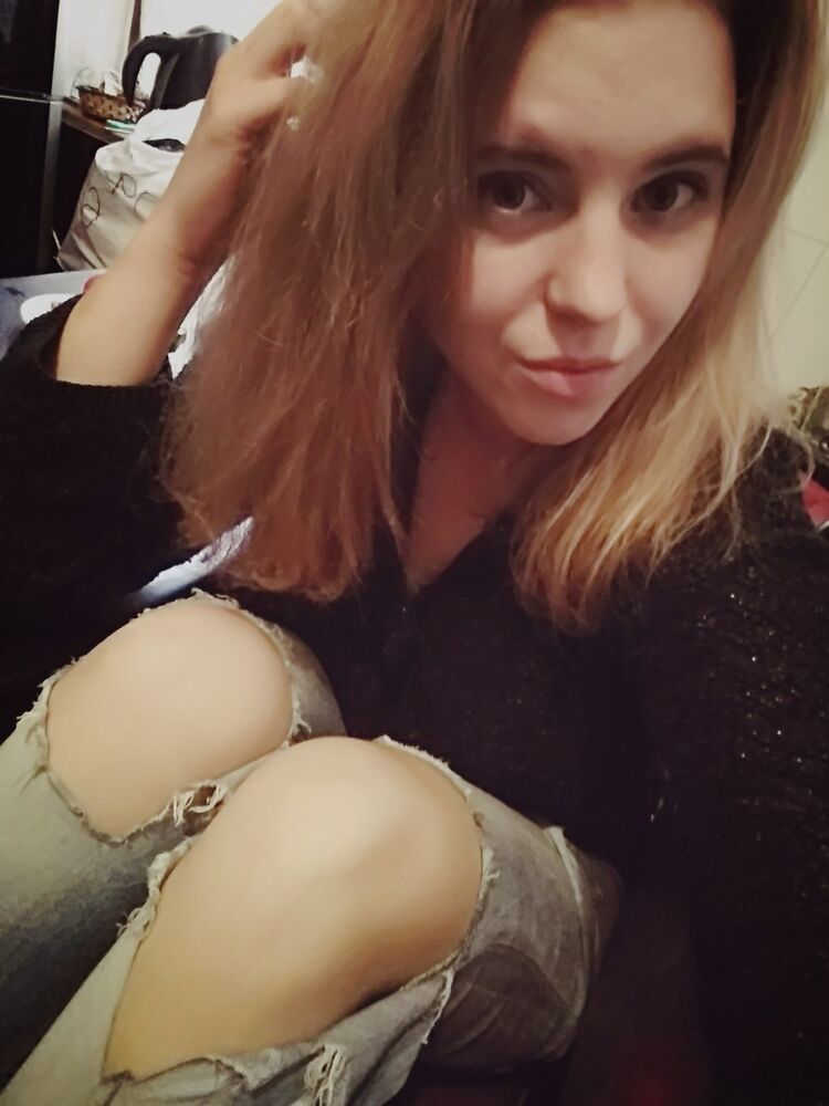  12004831  Julia, 26 ,    