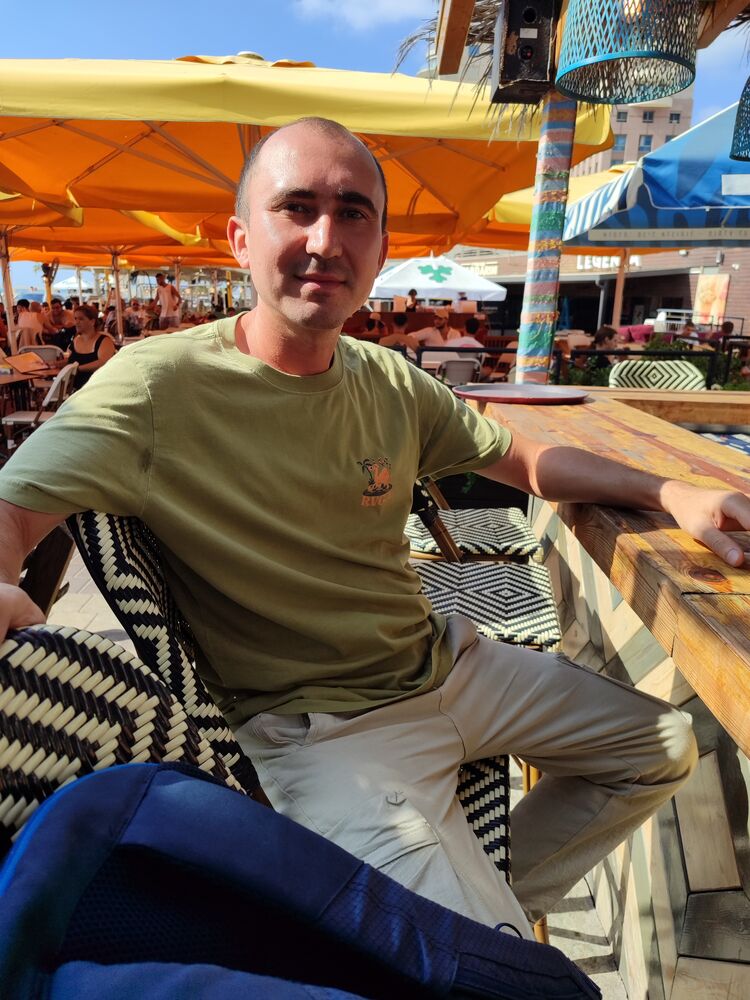  52933551  Rodik, 37 ,    