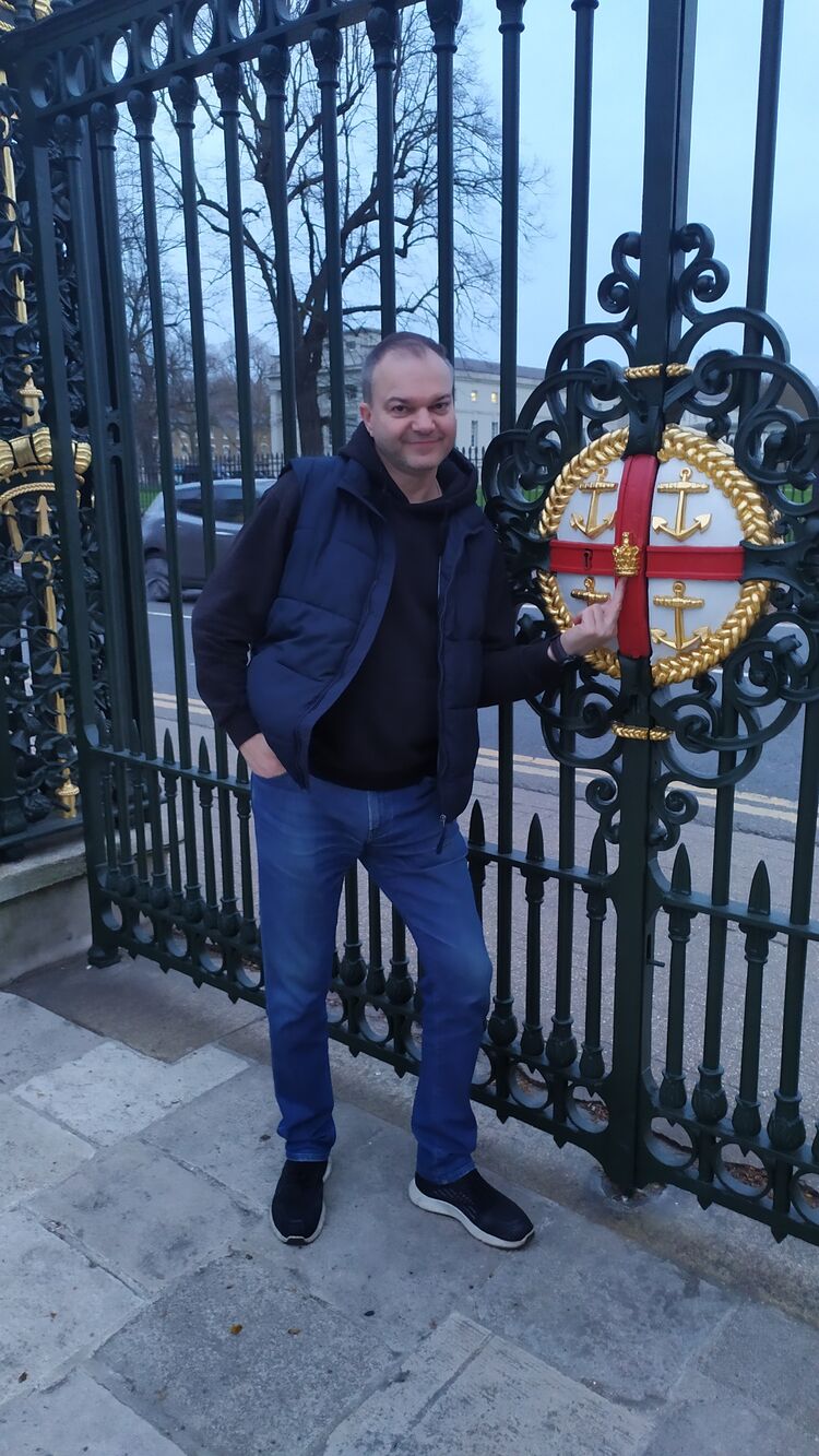  53252401  Ostap, 43 ,    