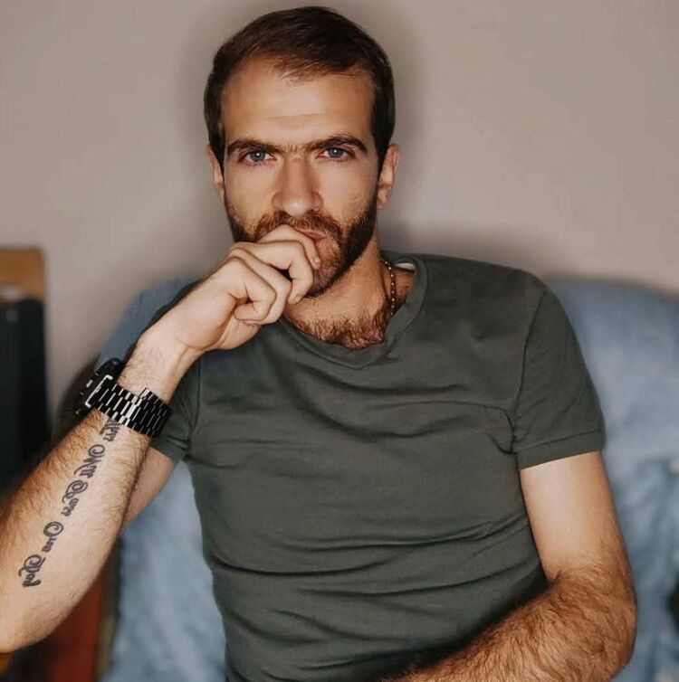  54517221  Narek, 31 ,    