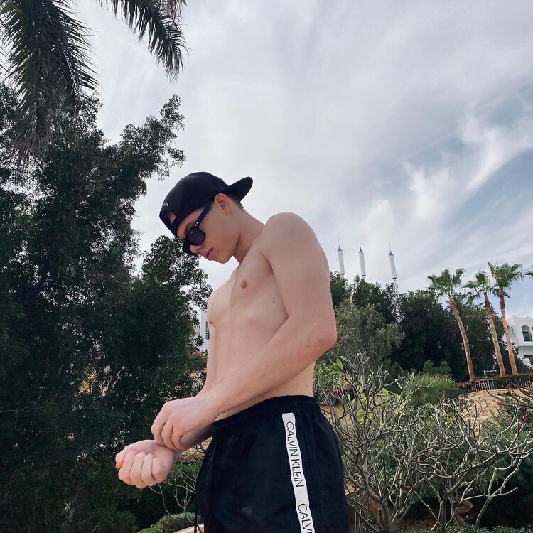 ���� 25397131 ����� Curly, 22 ����, ���� ���������� � ����������