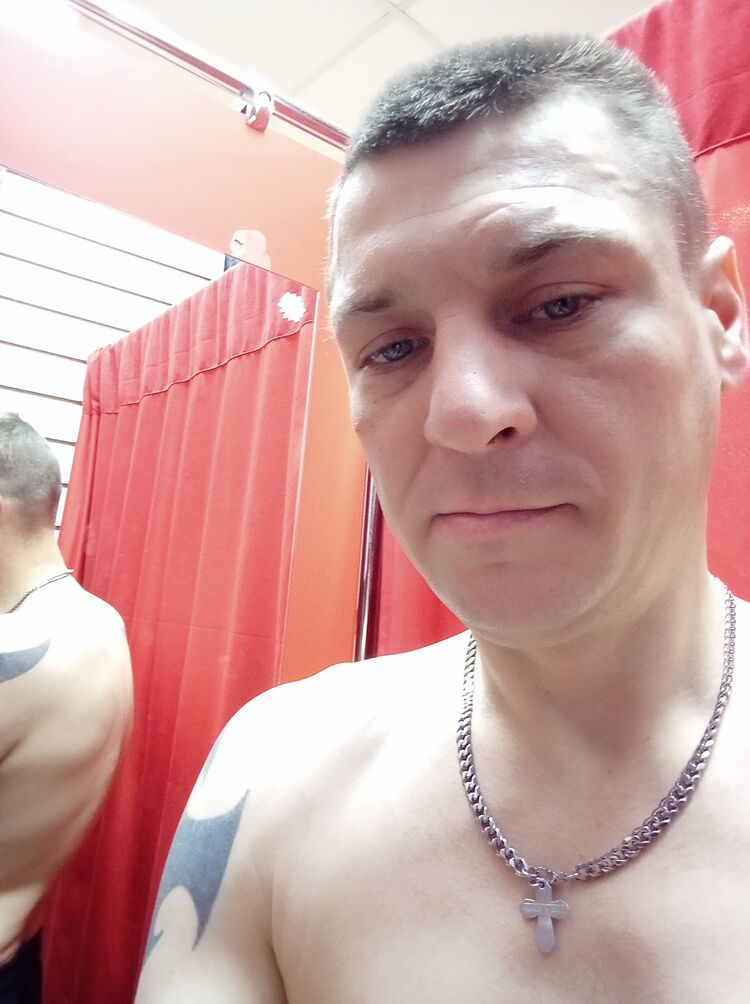  ,   Viktor, 39 ,   ,   