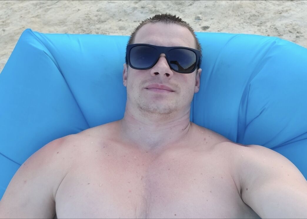  27495771  Denis, 32 ,    