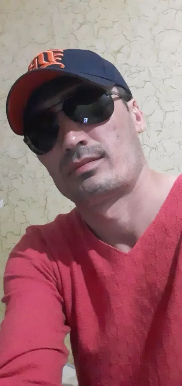  ,   Ali, 32 ,   ,   