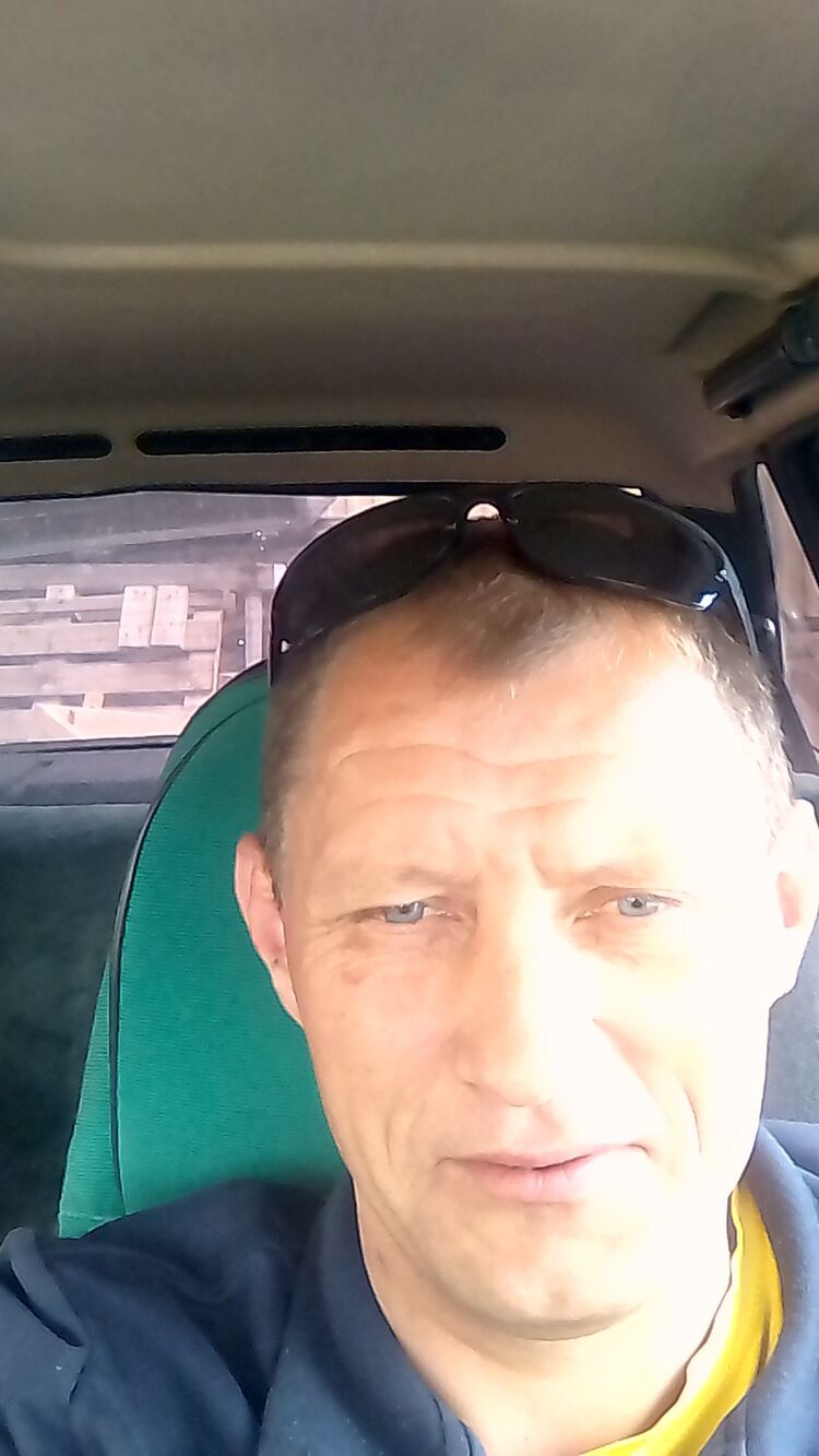  39338021  Andrey, 45 ,    