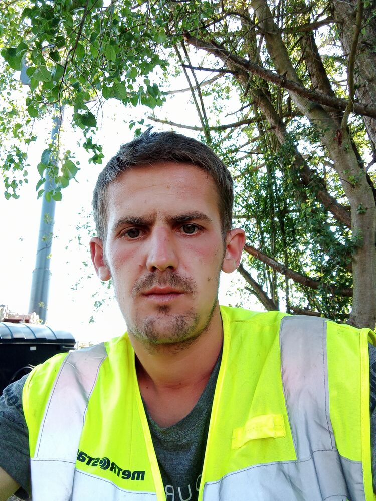  23288741  Miha, 32 ,    Benov
