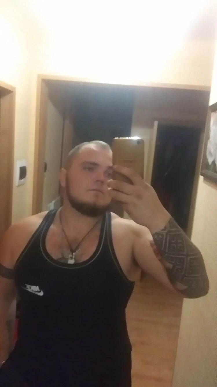  29942041  Viktor, 30 ,    