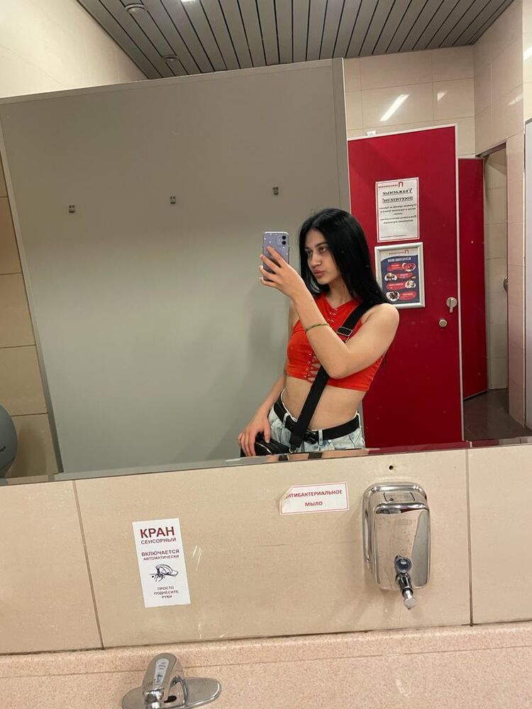  42857721  Veronika, 24 ,    