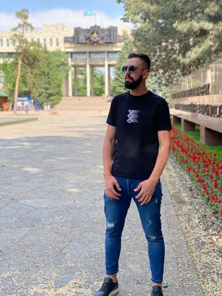  36535641  Gezim, 25 ,    