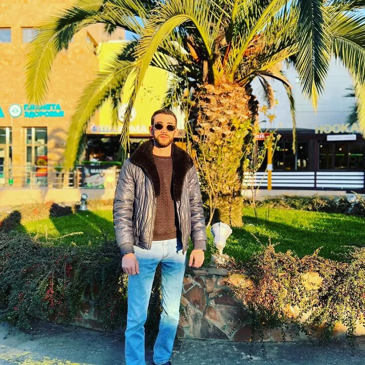  ,   Hovo, 37 ,   ,   