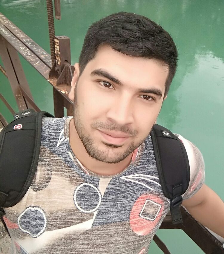  21582501  Behruz, 28 ,    
