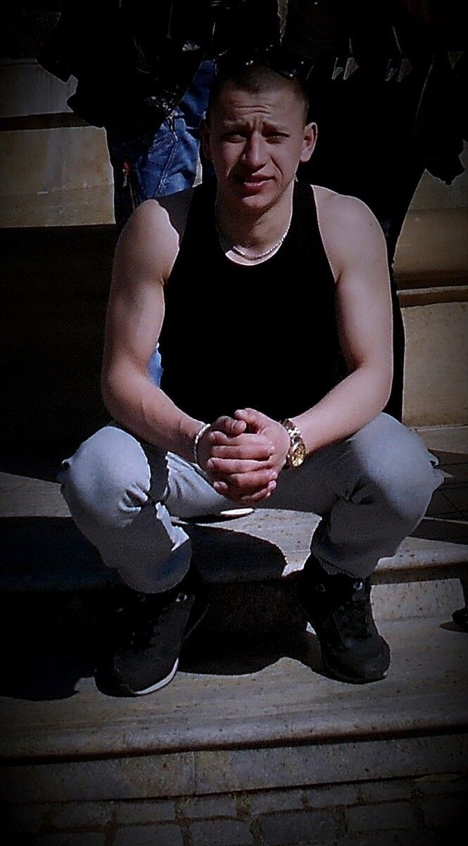  19363811  , 32 ,    Genk