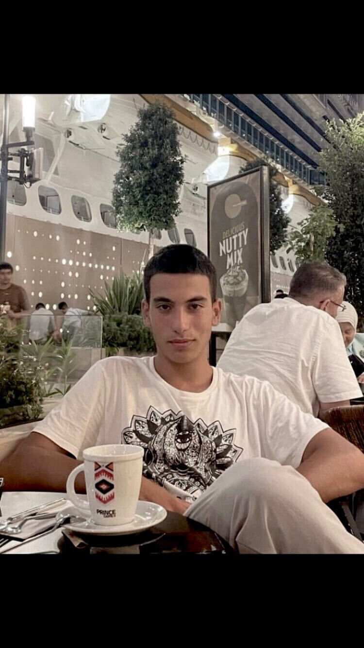  54082421  ALbERT, 25 ,    