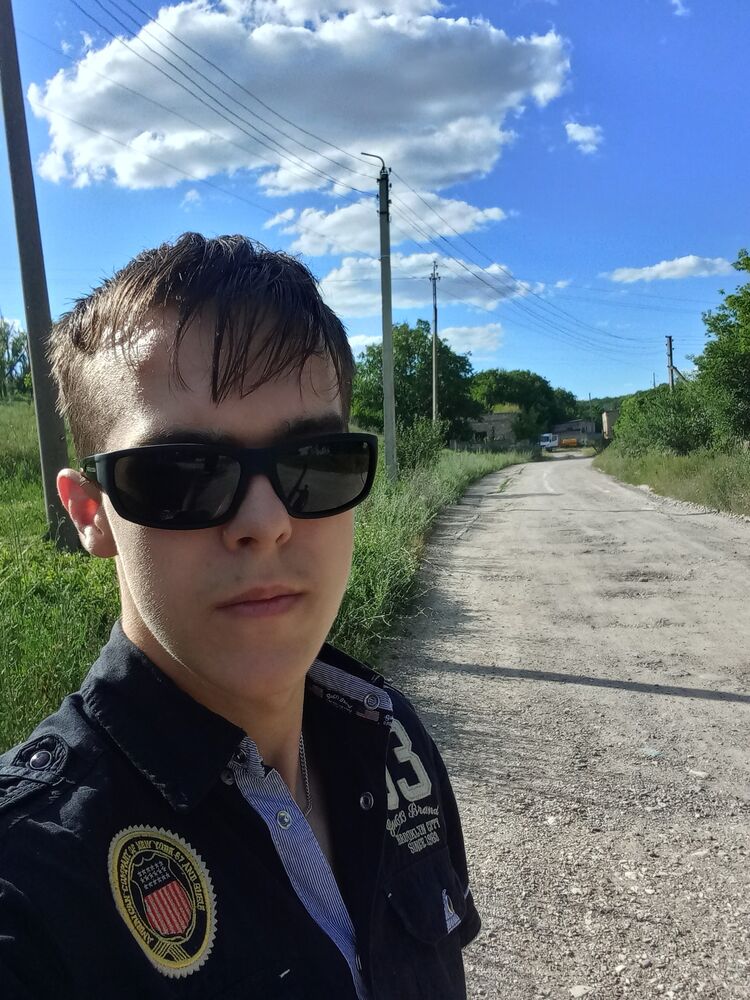  ,   Laurentiu, 19 ,   ,   , c 