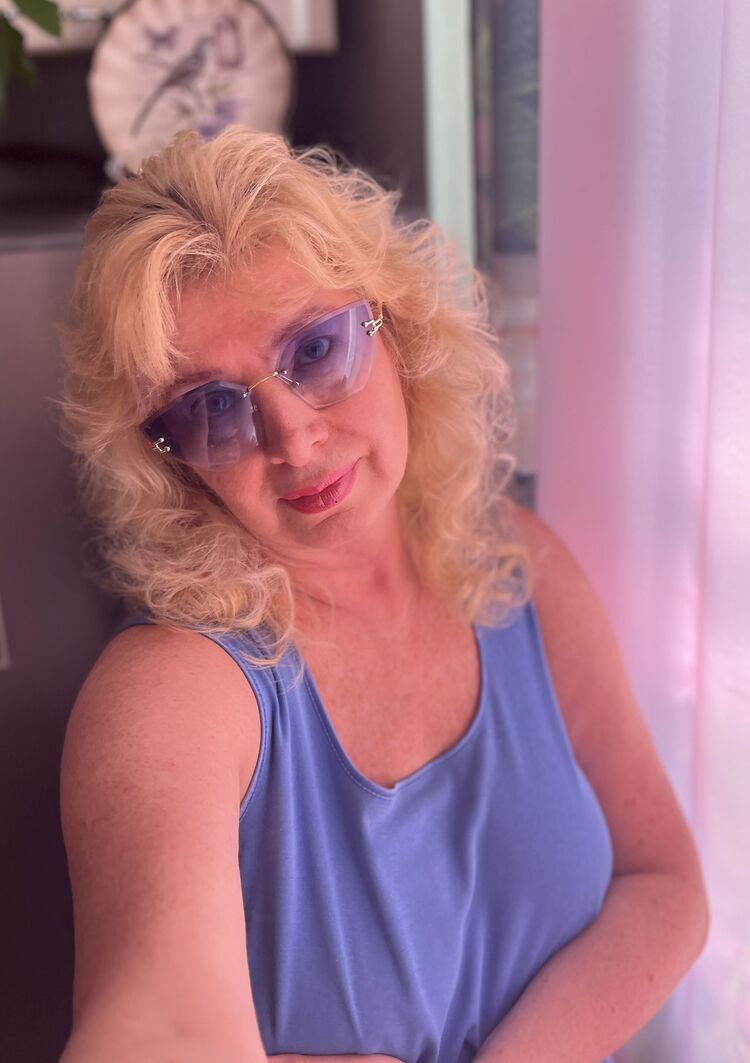  52840461  LaRisa, 65 ,    
