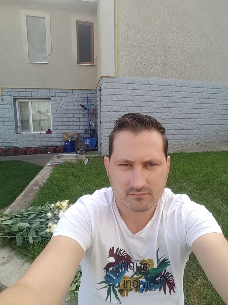  19128181  Sergei, 38 ,    