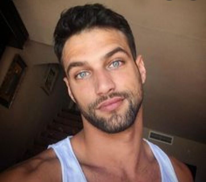  30180381  Sergei, 32 ,    