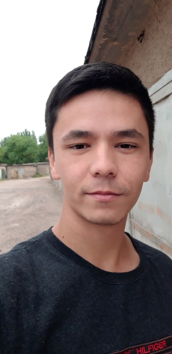  17302211  Botir, 32 ,    