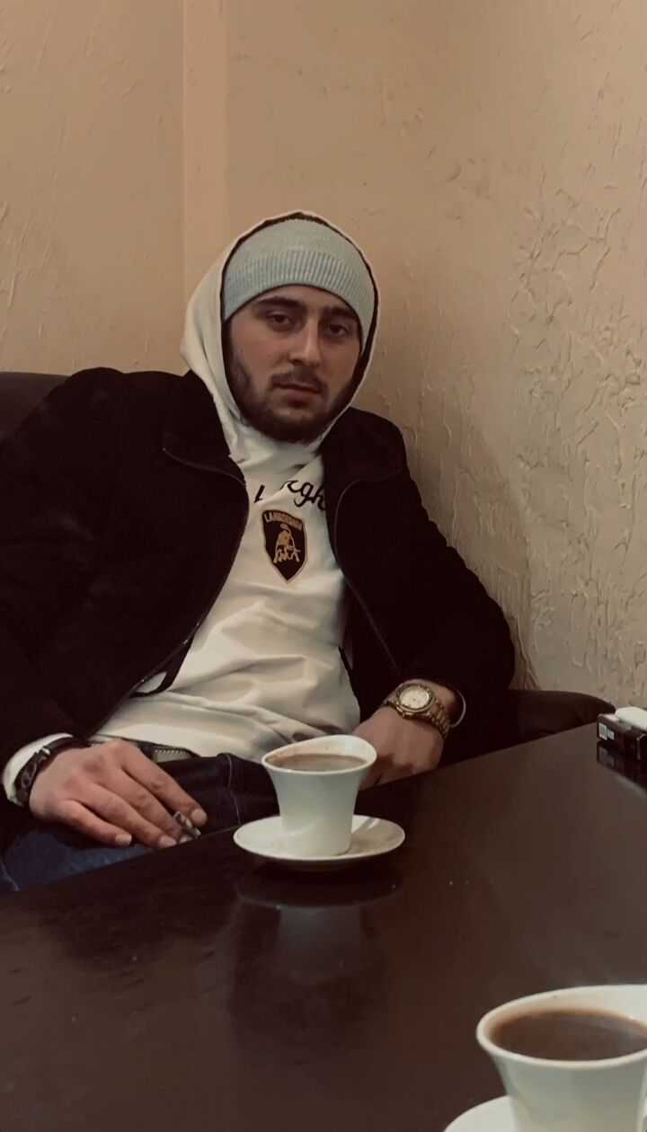  49397591  Artur, 23 ,    