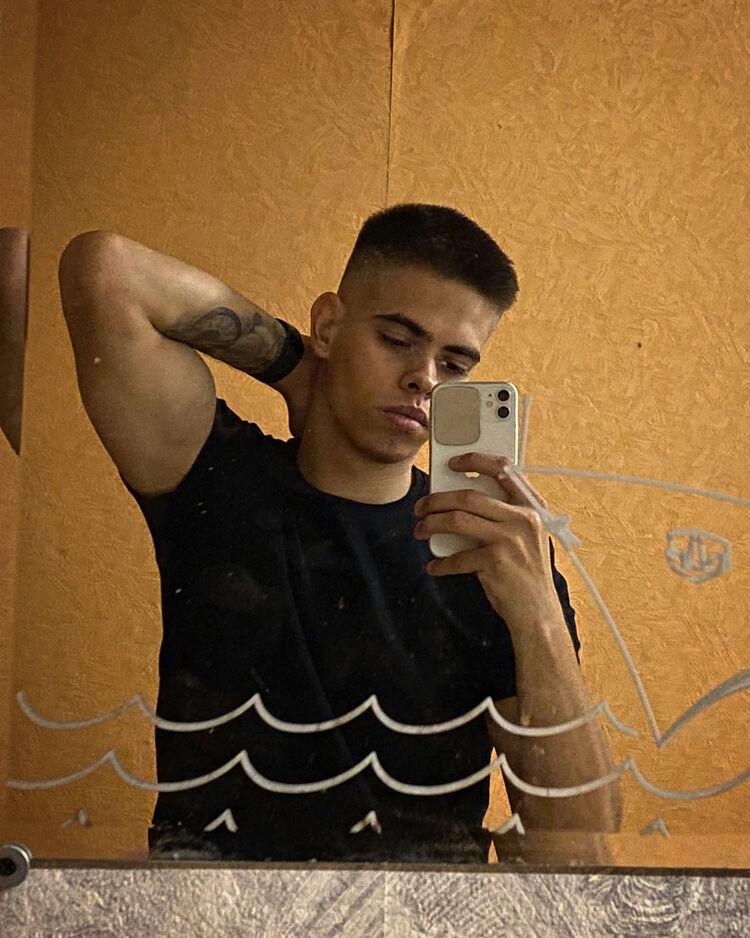  31774031  Danya, 22 ,    