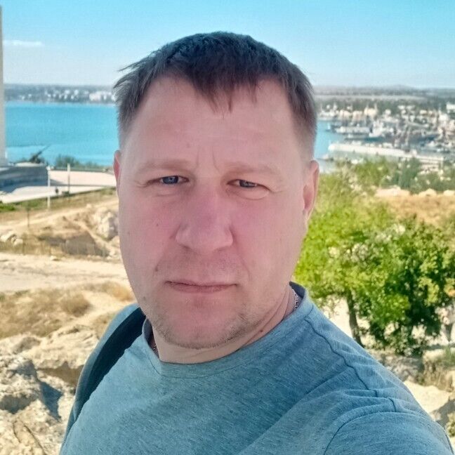  36763911  Mihail, 43 ,    