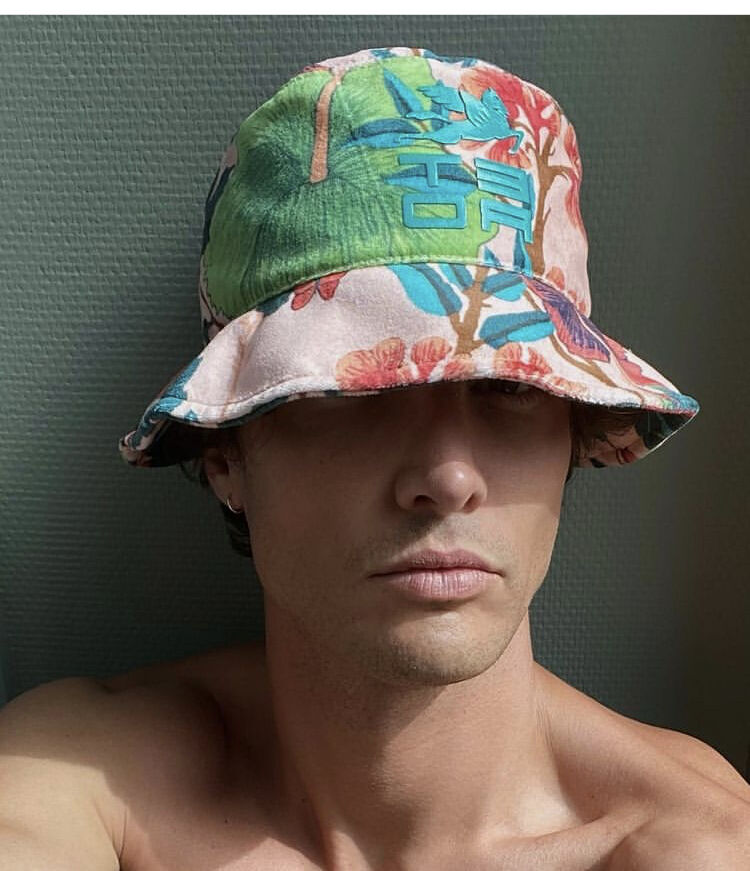  23295811  Avazbek, 33 ,    