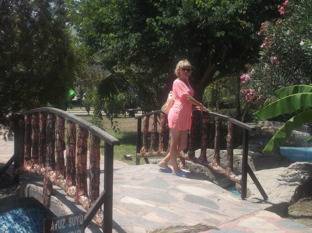  ,   Elena, 52 ,   ,   