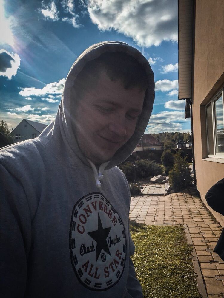  26810981  Vladislav, 32 ,    