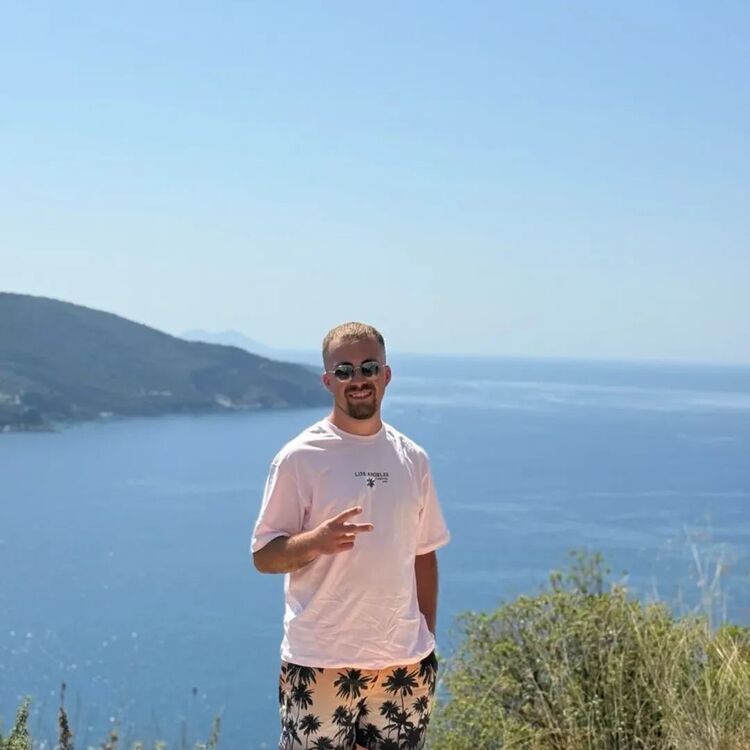  54029771  Iulian, 27 ,    