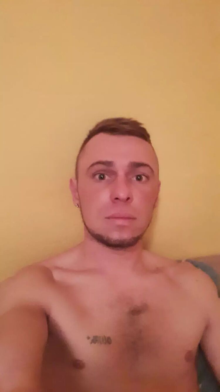  34344701  Nazarii, 31 ,    