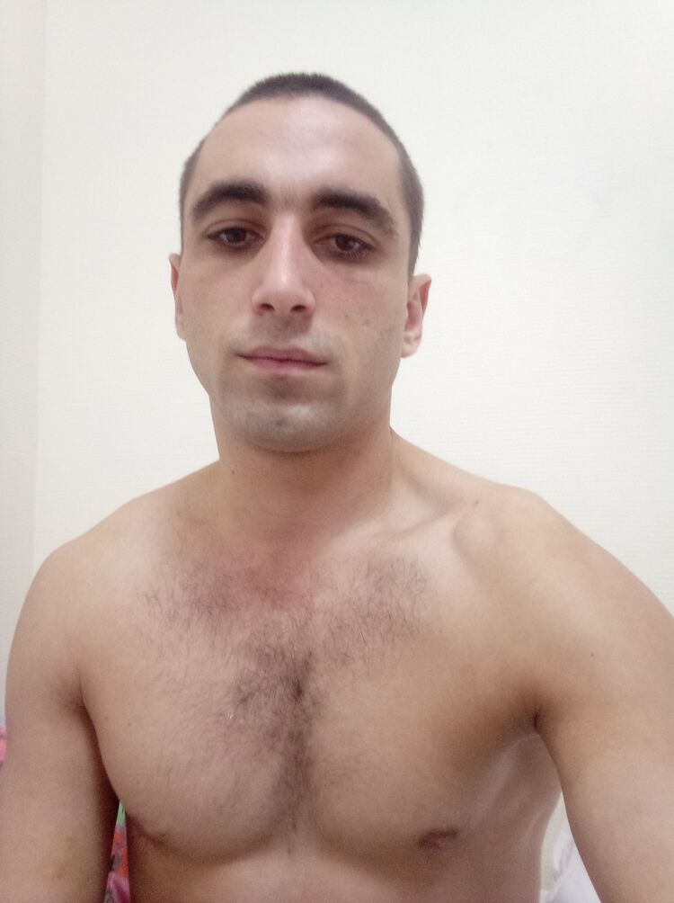  33410911  Guram, 27 ,    