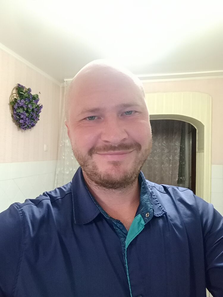  48042041  Konstantin, 39 ,    -