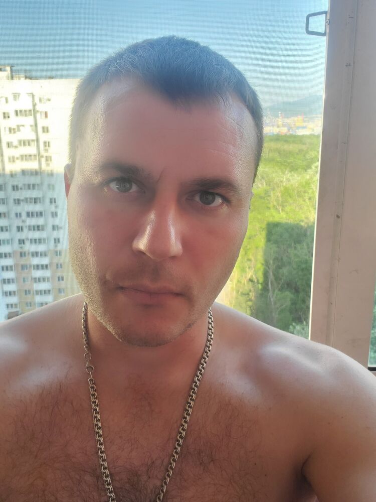  35446751  Viktor, 38 ,    