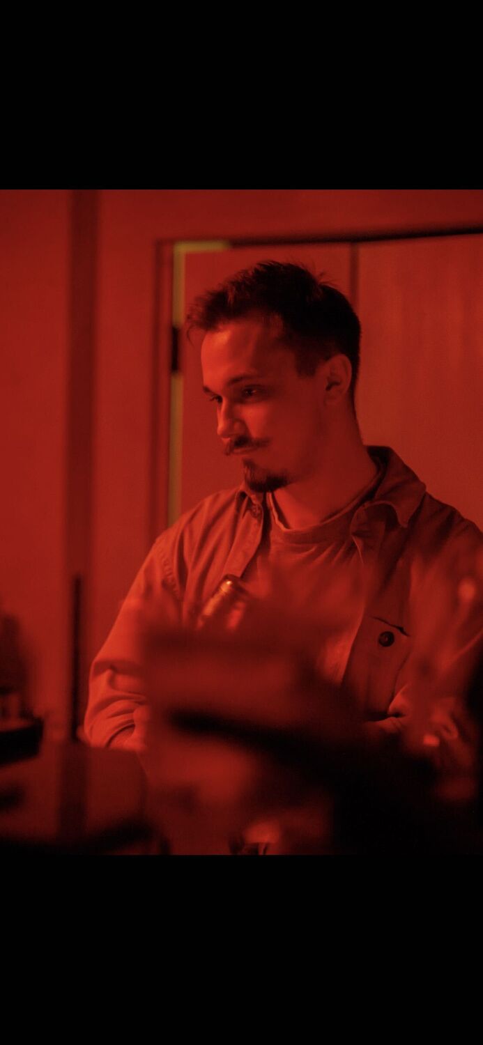  37452771  , 30 ,    --