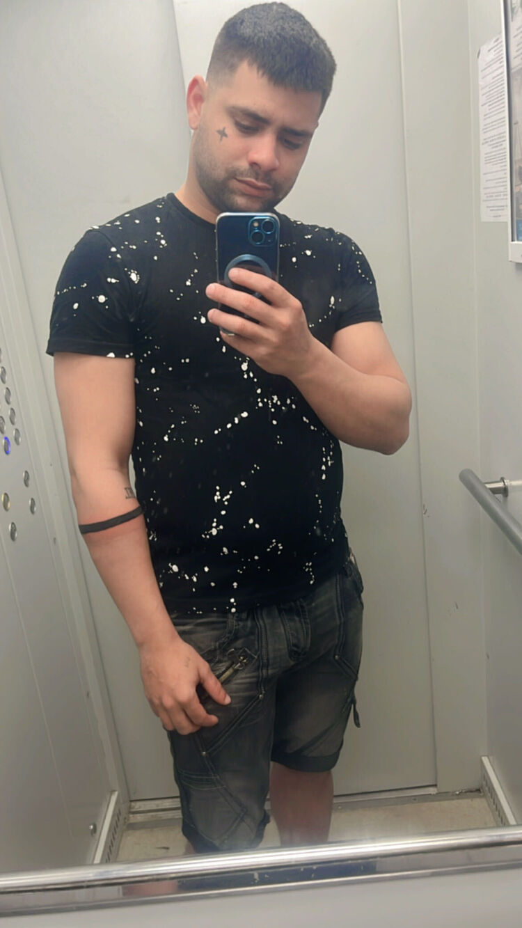  53459891  Daniel, 24 ,    -